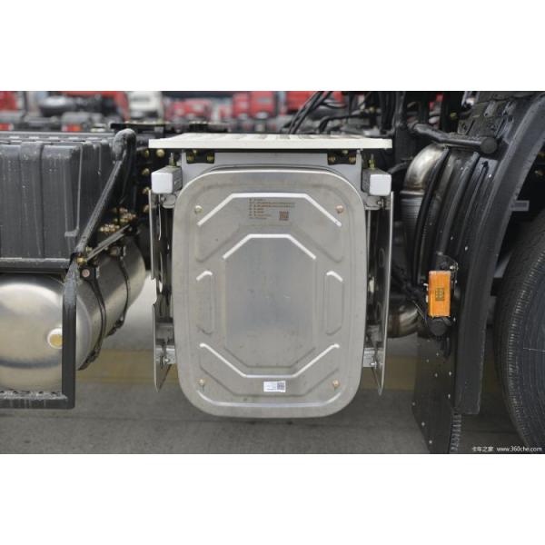 Customer's Requirement 450HP Dongfeng Tianlong VL Heavy Truck 6X4 Tractor at Boutique