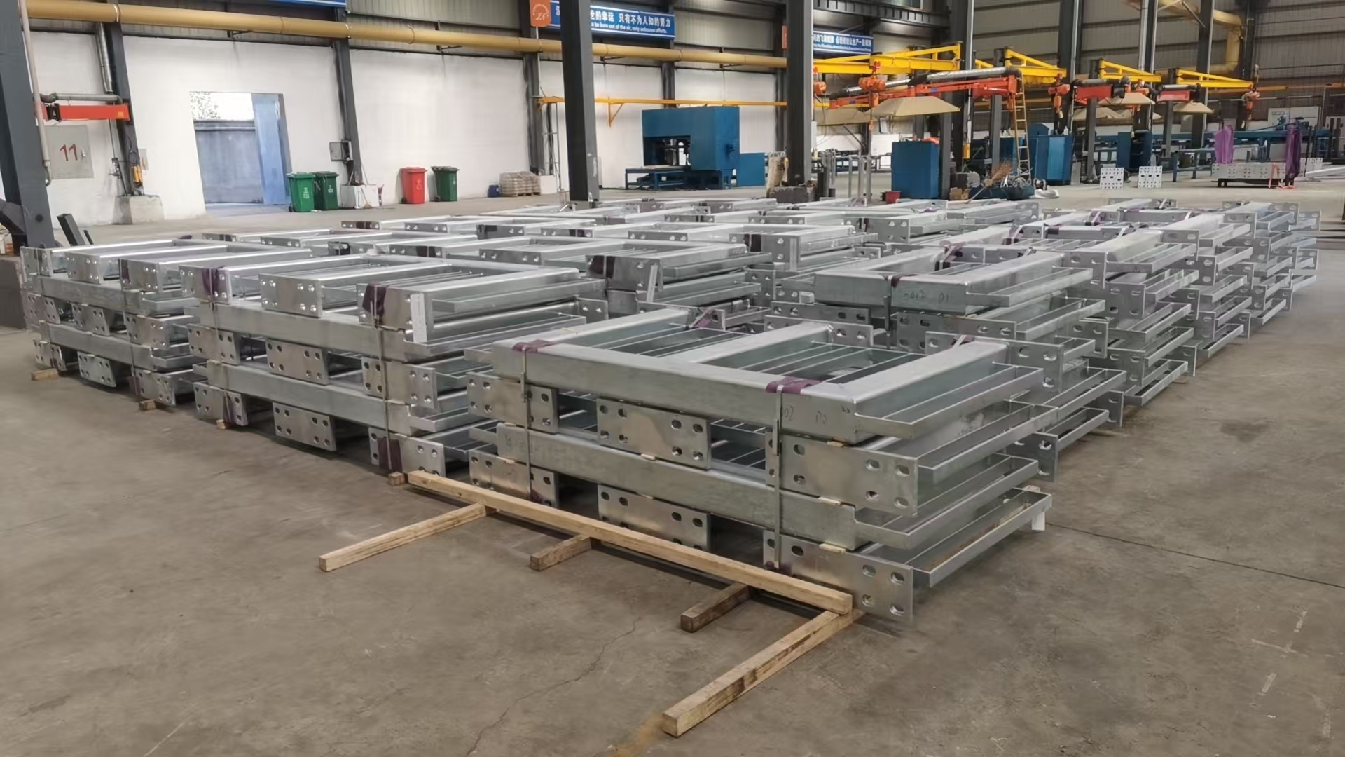 PEB Steel Frame Parts Wind Load 100km/H Heat Insulation Prefab Workshop Building