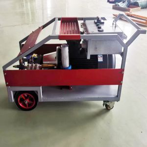 Вода шайбы водяного пистолета роторного высокого давления очищая смолотая квадратом топя холодная