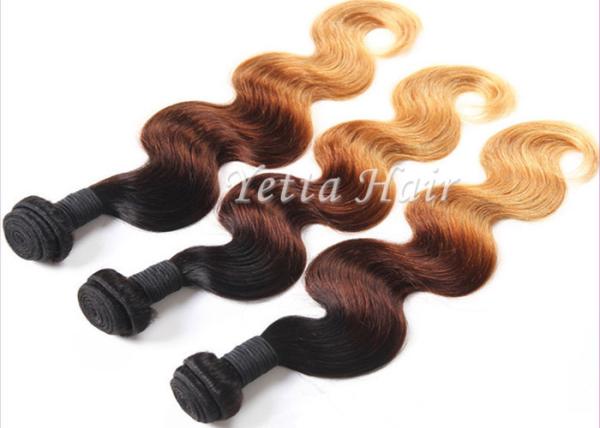 O cabelo louro de mel termina a extensão do cabelo humano de Ombre com cor de tom 3
