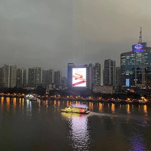 Transparent LED Panel Screen Outdoor P3.91 P7.82 Advertising LED Poster Glass Display ,1m by 1m cabinet,7500brightnVideo