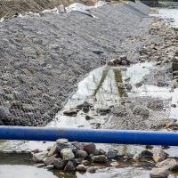 Projets hydrauliques de défense contre les inondations en gabions de roche renforcée