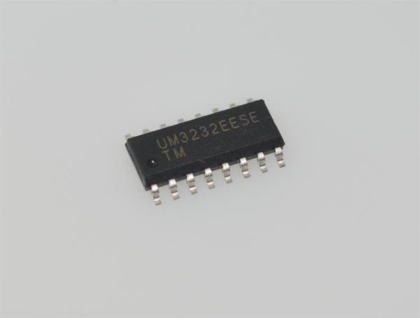 UM3232EESE Transceptor RS-232 de 3V-5.5V 1Mbps 2Tx/2Rx ±15kV ESD SOIC-16 -40°C a +85°C