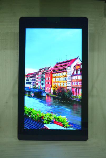 High Bright 2500 nits Outdoor Digital Signage 65 Sunlight readable IP65 E-poster