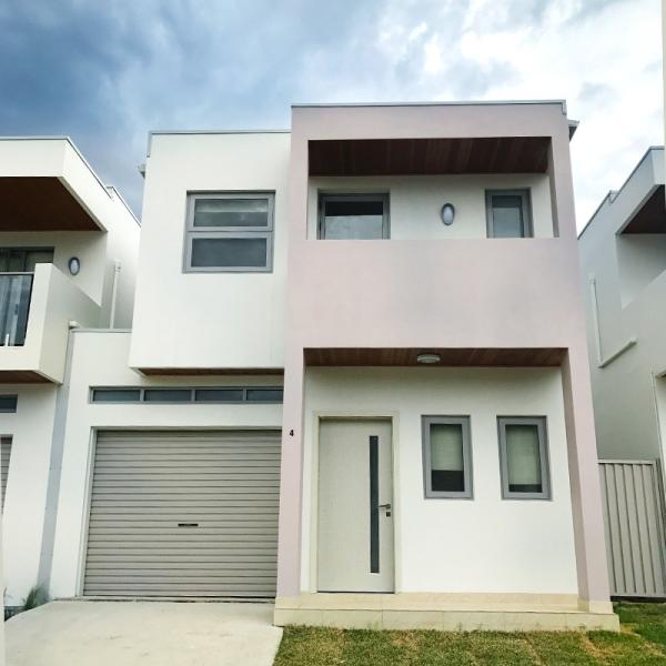 El chalet prefabricado asequible ahorro de energía de la estructura de acero de la casa prefabricó los chalets
