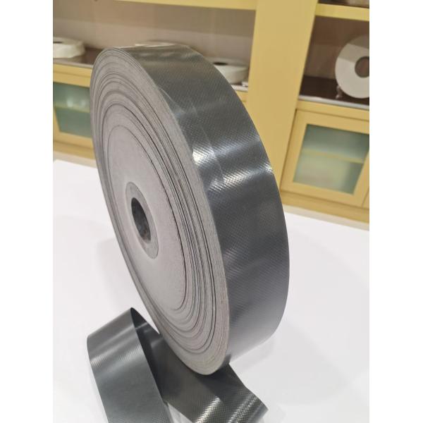 Tela em relevo PPD de cor preta para envolvimento e isolamento de cabos