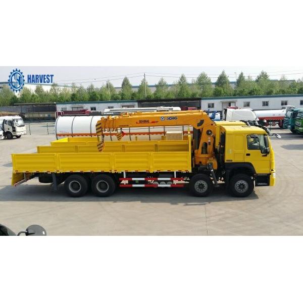 Le camion de la tonne 1400kg SQ14SK4Q de Sinotruck Howo 8x4 371hp 50 a monté la grue