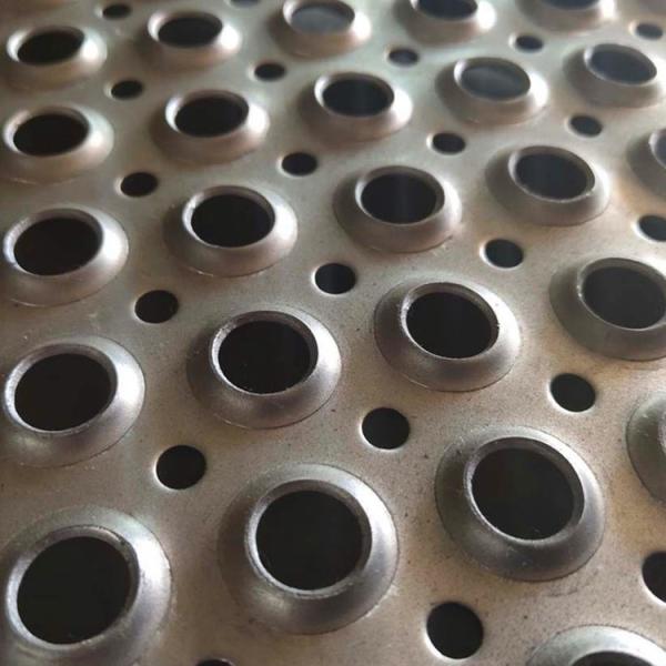 Анти- направляет рельсами не решетка безопасности толщины листа 2.0mm углерода выскальзывания стальная пефорированная