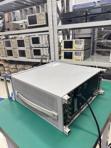 Rohde & Schwarz R&S SMU200A 6 GHz Dual Path Vector Signal Generator