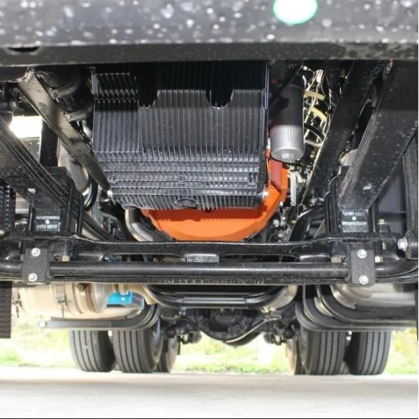 Tire Design Tubeless 400HP 35 Ton 6X4 8X4 Actros Shacman Tractor Truck for in 2023
