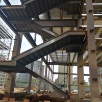 Construction de structures en acier préfabriquées qualifiées de grande hauteur