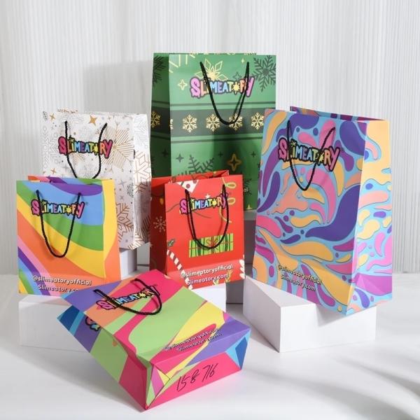 Custom Clothing Packaging Black Kraft Paper Bag with Logo and Recyclable Handle Types