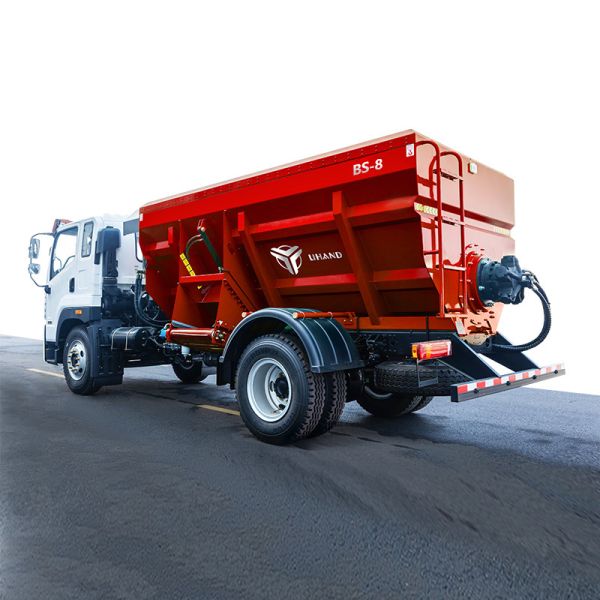 Auger-driven Bedding Spreader with 115 HP Engine and 8000 KG Load Capacity for Uniform Livestock Bedding