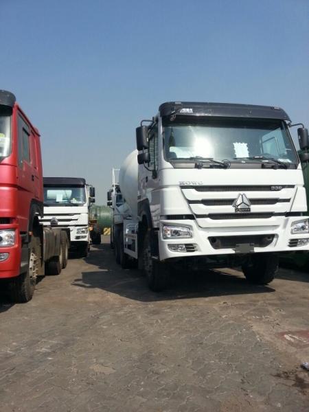 Sinotruk Howo 8m3 Concrete Mixing Transport Trucks 380 HP 6 X 4 10 Wheel Tyre,In White Color