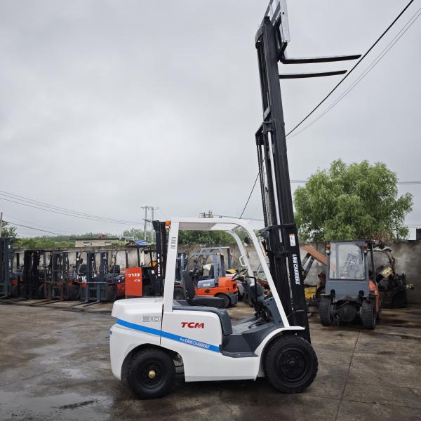 TCM 30 3 Tons 4.5 Meters Used Diesel Forklift 3 Stages Diesel Loading Machine High Efficiency