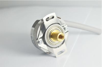 Afile o eixo com a C.C. do eixo KN40 6 Polos 5V de Ppr 9mm do codificador 2500 do furo