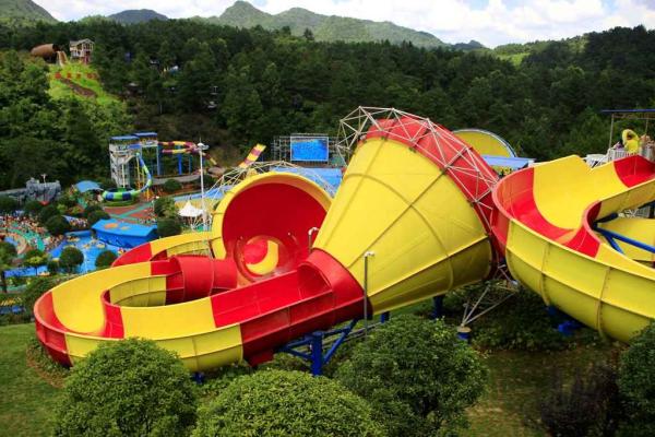 Customized Fiberglass Classical Tantrum Valley Water Park Rides 1 Year Waranty