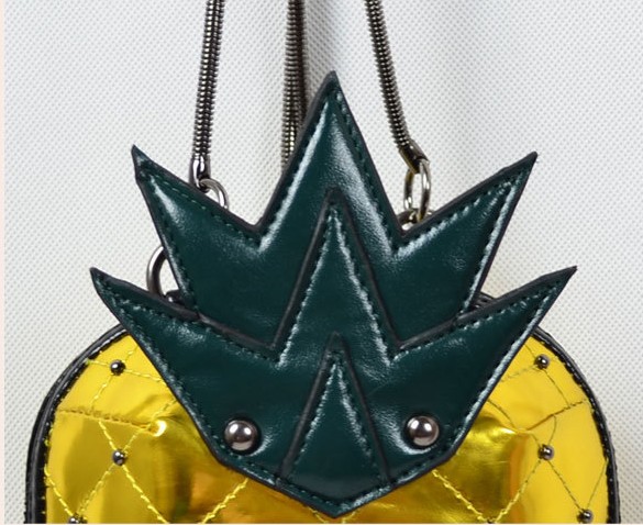 2016 new mini minimalist shoulder diagonal package Lingge chain rivet female pineapple creative personality