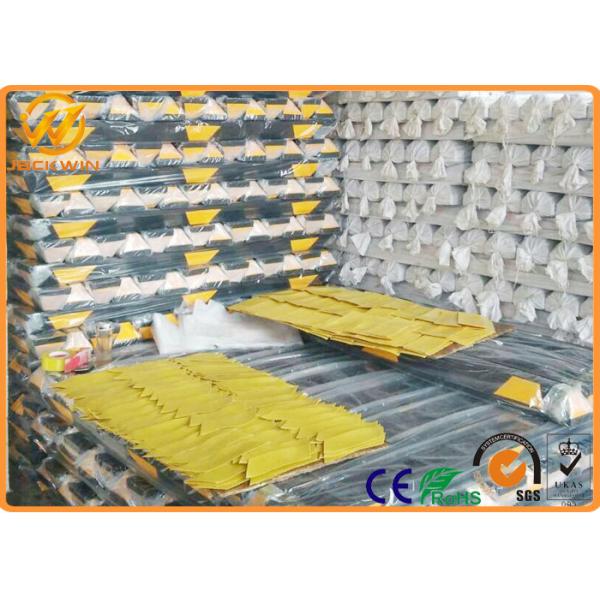 Heavy Duty Rubber Wheel Stopper , Reflective Car Parking Automatic Wheel Chocks