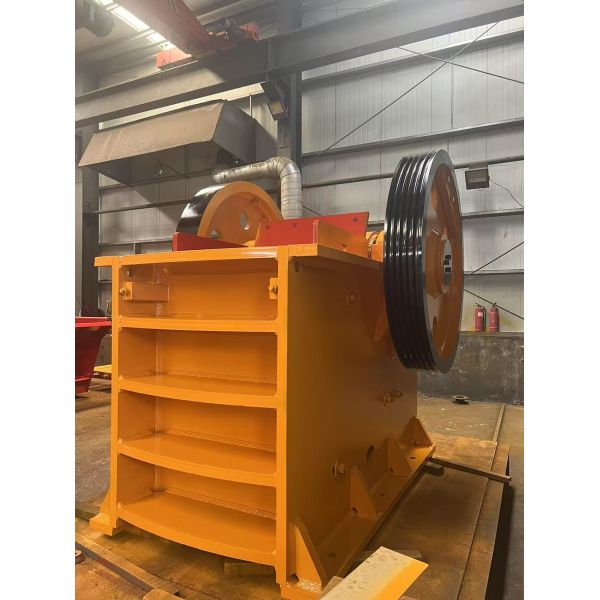 Box Crusher Jaw Crusher with 500 Kg/hour Capacity and Up To 200 Mm Feed Size for High-grade Steel Construction