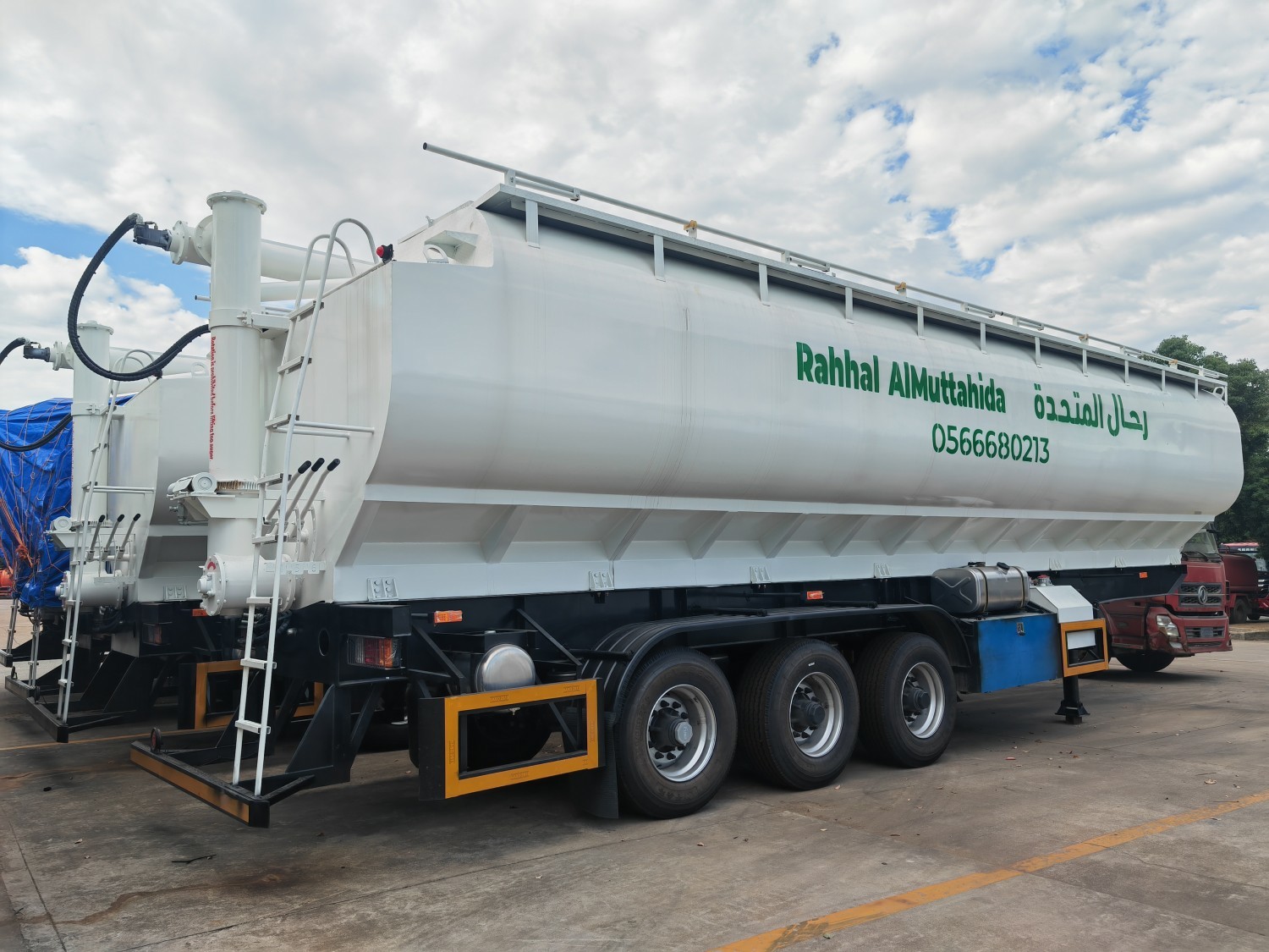3 Axle 40–50 CBM Bulk Feed Semi Trailer with ISUZU Auxiliary Engine for Saudi Arabia