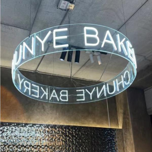 Decoração de casa Rich Colors LED Ring Neon Sign Light com letras de neon personalizadas montadas na parede