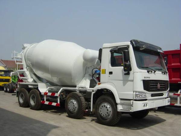 White / Red Steel Wearproof Concrete Mixing Equipment Concrete Mixer Trucks 8 x 4 420 HP