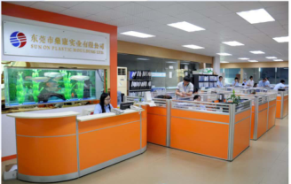 Высокая светлая УЛЬТРАФИОЛЕТОВАЯ отлитая в форму впрыска брызг разделяет пластиковый случай для навигатора плоского автомобиля