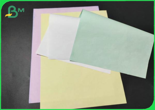 Papel sem carbônio Rolls 48gsm 52gsm da placa azul amarela da polpa de madeira para a impressão do recibo