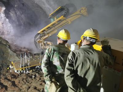 Rotary Percussion Drill Tunnel Construction Crawler Type Multifunctional Rock Drill Rig