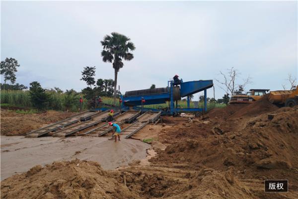 Mini Max 5000kg/h Gold Mining Machine Gold soil Trommel Screener