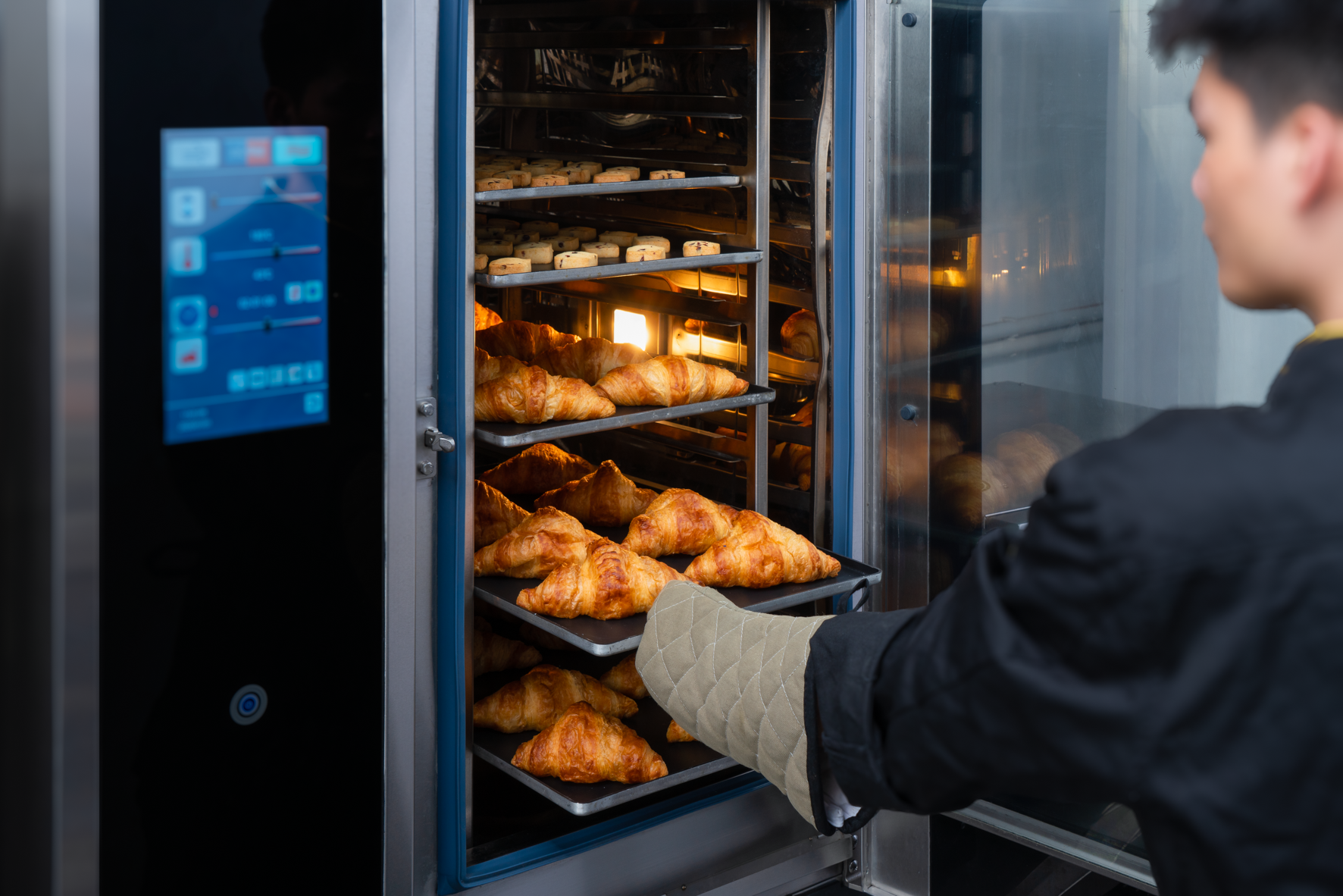 Commercial Combi Oven with Smart Touch Control, Stainless Steel Construction, and Energy Star Certified for Professional Kitchens