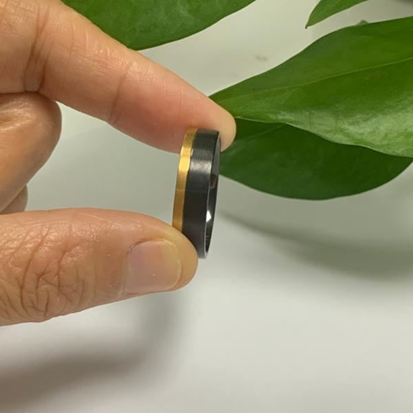 Fabrica mayorista de Anillos de bodas de zirconio y titanio negro y gris y joyas para hombres sin desvanecimiento Anillos de bodas para hombres