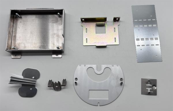 Fabrication de tôles métalliques à découpe laser de précision en acier inoxydable de haute qualité pour les applications industrielles