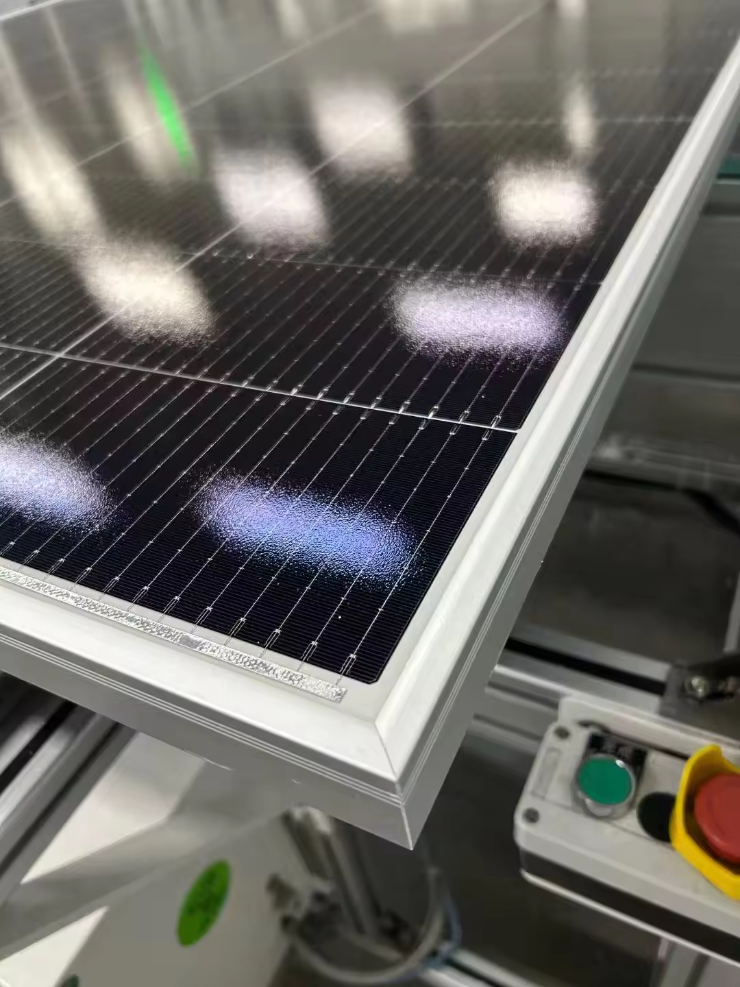 500-550W Solar Plate Long Cycle Life Black Solar Panel Power Solution for Home Energy Projects