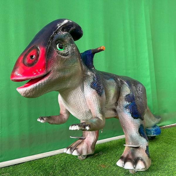 ショッピングモール内の子供向けコイン式アニマトロニクス恐竜乗り物