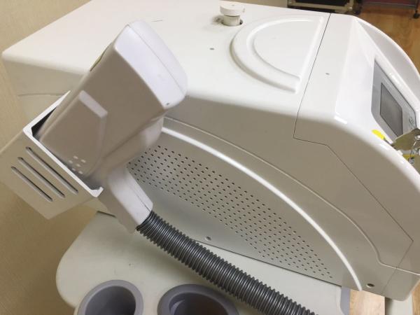 A máquina da remoção da pigmentação do salão de beleza, Q comutou o laser do Nd Yag para a remoção da tatuagem do corpo