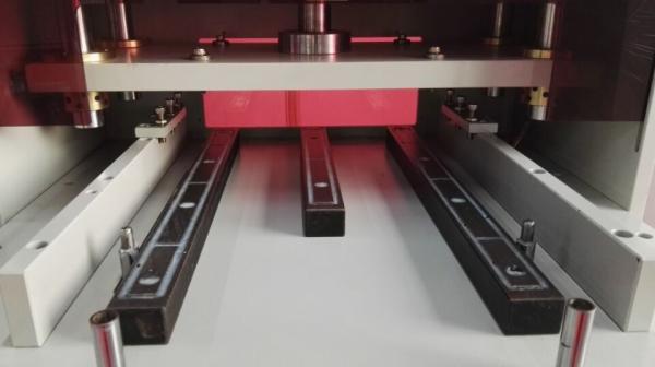 PCB Punch Equipment Pneumatic Punching Machine for Iphone 6 Flex Boards