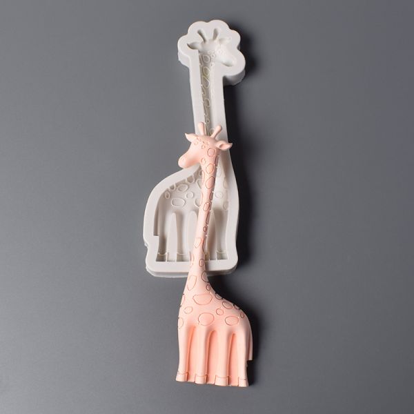 Giraffe Cake Mold Eco-Friendly Silicone Baking Tool with Care Instructions and Different Sizes