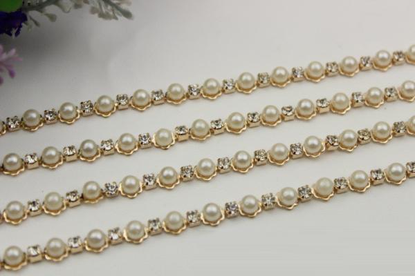 Perfect customized high quality 10 mm width light gold white pearl decorative metal chain for bag strap