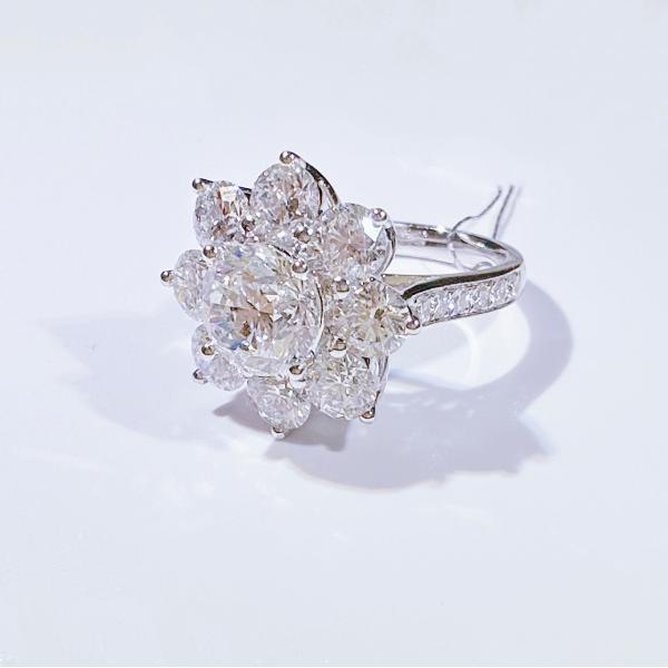 18K Gold Customized Fine Jewelry IGI GIA Lab Grown Diamond Flower Ring for Women Engagement Wedding Banquet