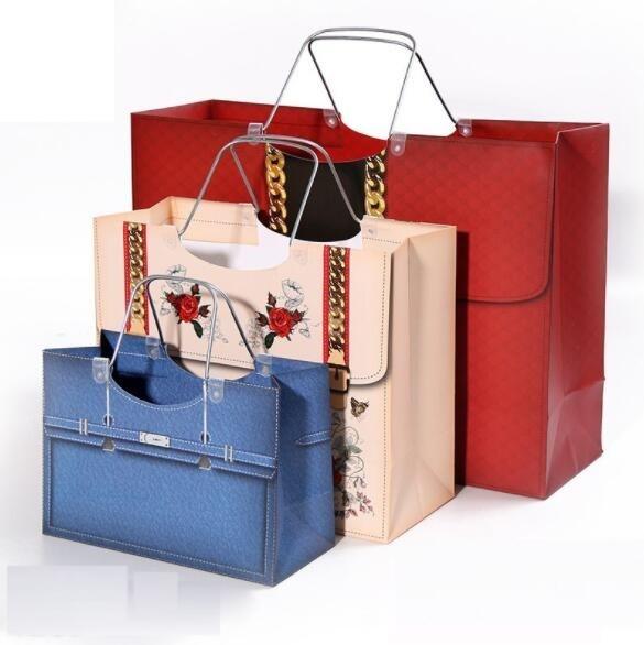 Coated 300gsm Cardboard Gift Bags Eco Friendly With Stainless Steel Handle