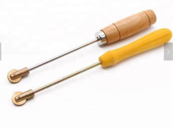 Wooden Handle Wheel Embedder With Small Gear of Bee Hive Equipment