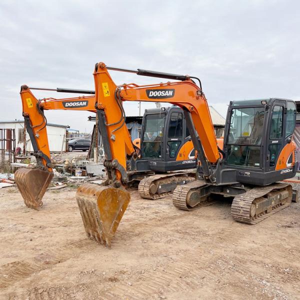 Korea Original Earth-Moving Machinery 6 Ton Excavator Mini Digger for Shanghai Market