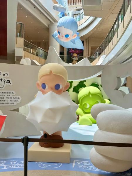 Customized Size Fiberglass Sculpture for Indoor & Outdoor Use with Matte or Glossy Finish