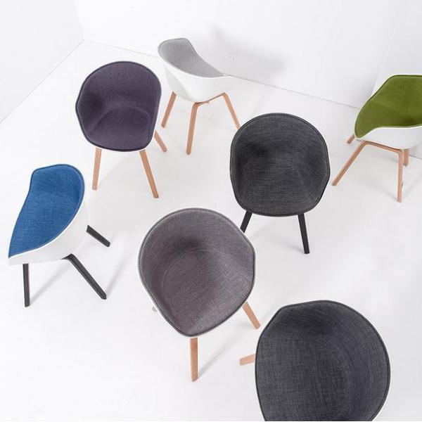 Nordic simple plastic leisure chair Hale dining chair creative wood foot coffee shop chair theme restaurant chair