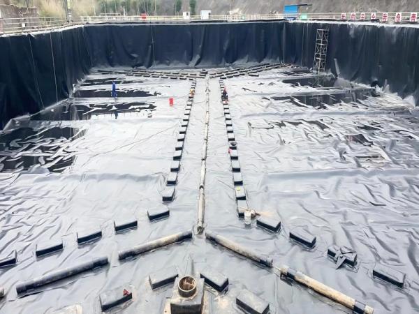 HDPE の 滑らかな 地質膜: プロジェクト の 下 に ある 設計 的 な 防水 盾