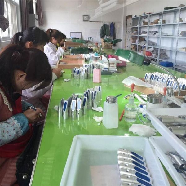 Handheld Brix Refractometer with 0-10% Brix Range and Automatic Temperature Compensation for Sugar Testing