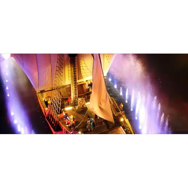 Вьетнамская лодка Плавающий фонтан с экраном для фильмов на воде