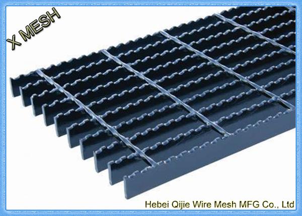 Hot Dipped Galvanized Steel Grating Serrated Welded For Platforms 25 X 3.0 Mm Type